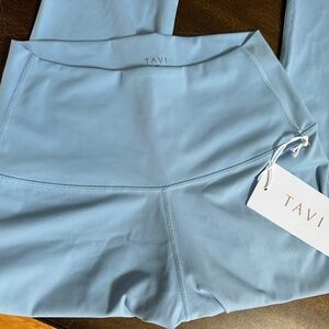 NWT TAVI High Waisted 7/8 Leggings Wave Blue Medium Activewear